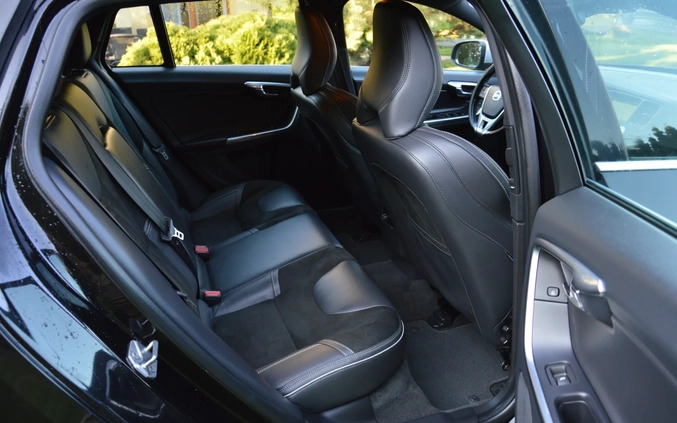 Volvo V60 cena 47900 przebieg: 219141, rok produkcji 2016 z Świdnica małe 497
